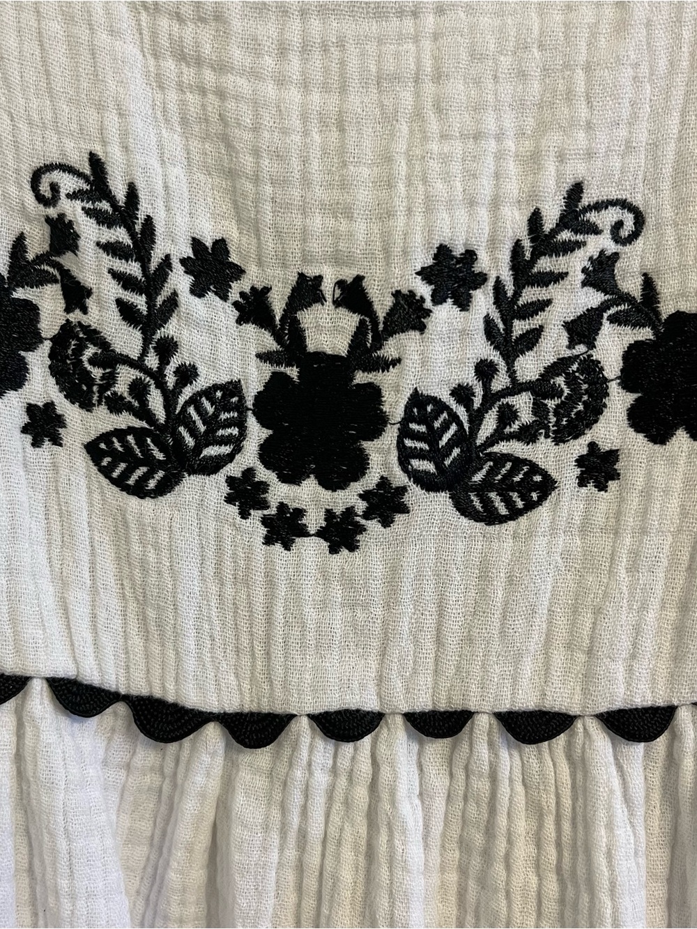 Girls Dress Size 6 White Black Embroidered Floral Detail Tie-Shoulder btween - Picture 3 of 7
